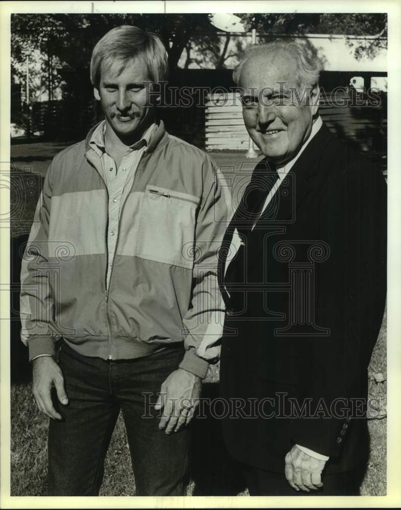 1988 Press Photo Kenneth Van Damme and Dr. Paul Goelz - sas18320- Historic Images