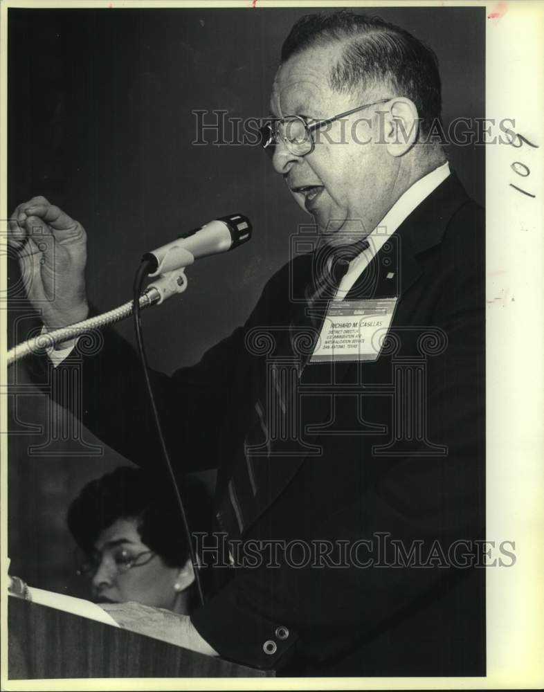 1986 Press Photo INS district director Richard Casillas speaks on immigration- Historic Images