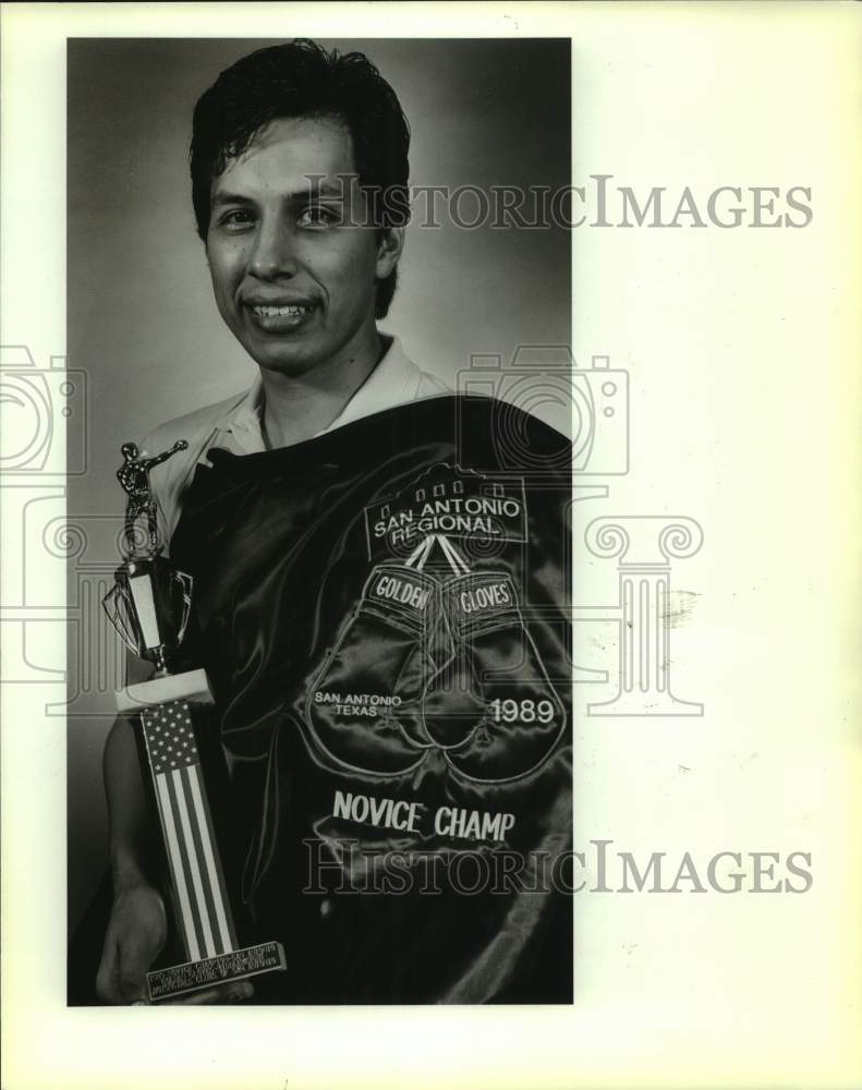 1989 Press Photo Express-News employee and Golden Gloves boxer Joey Casillas- Historic Images