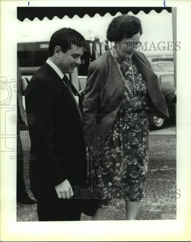 1990 Press Photo Mexican tourism secretary Pedro Joaquin Coldwell, Lila Cockrell- Historic Images