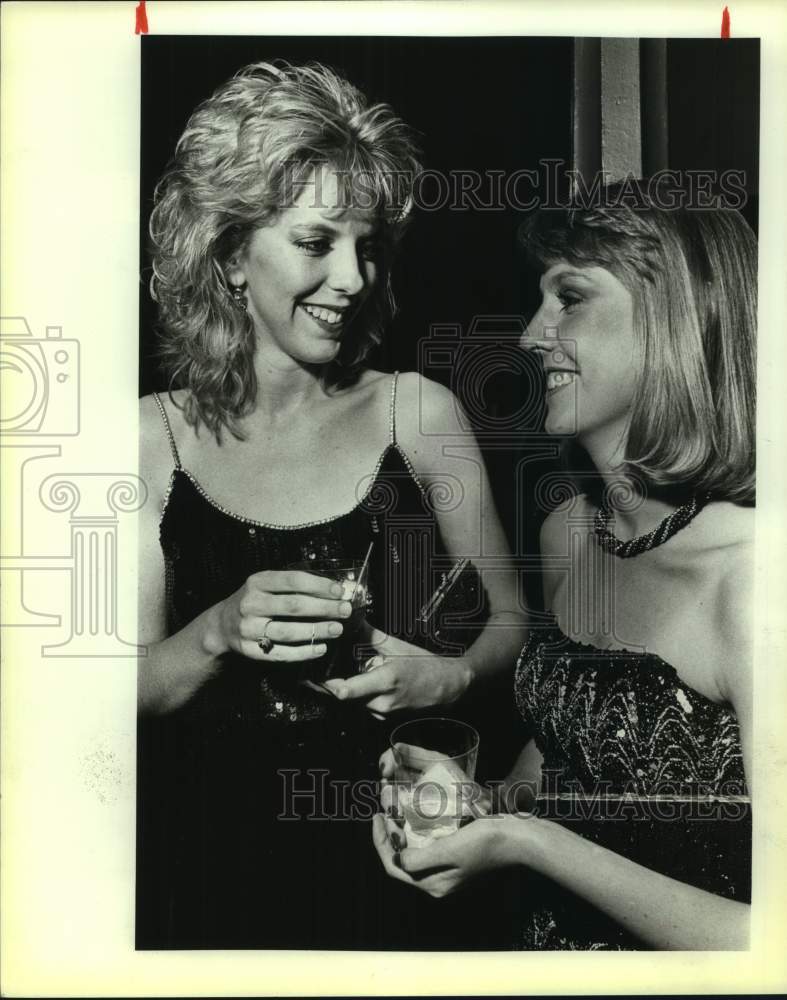 1984 Press Photo Kim Cuello and Karen Martens at UNICEF benefit - sas18354- Historic Images