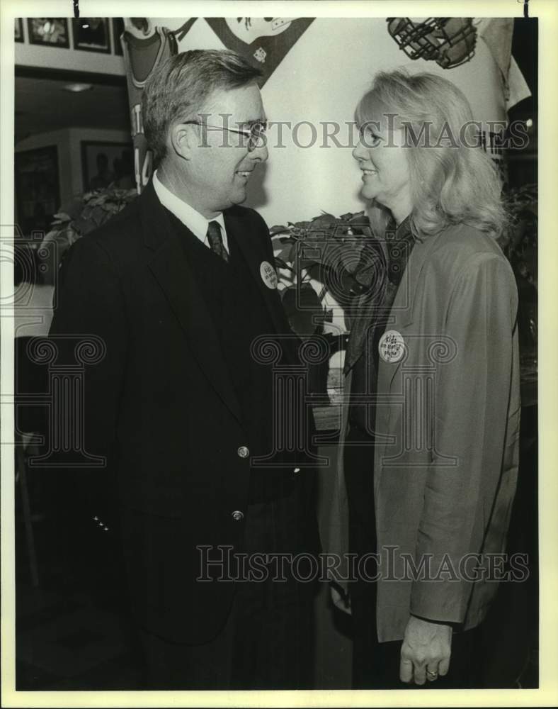 1989 Press Photo Bill Cummings and Brenda Chowdhury, Family Focus benefit- Historic Images