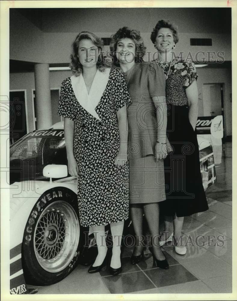 1990 Press Photo Wildlife Rescue and Rehab pre-race benefit, Motor Imports- Historic Images