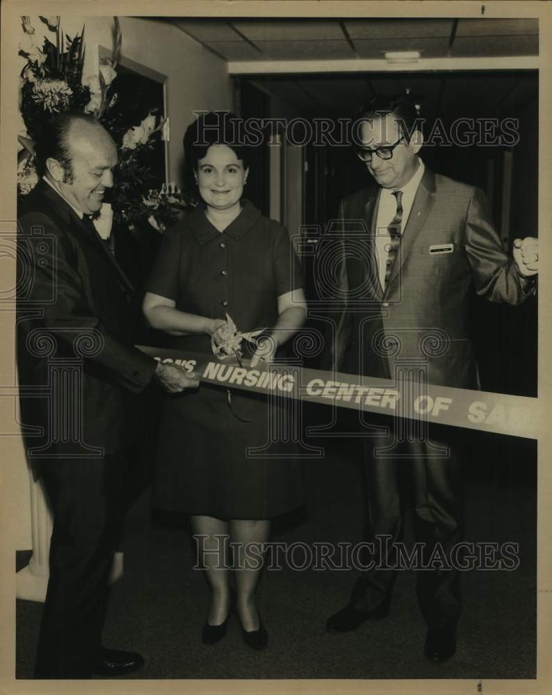 Press Photo Lila Cockrell and other officials, nursing center ribbon cutting- Historic Images
