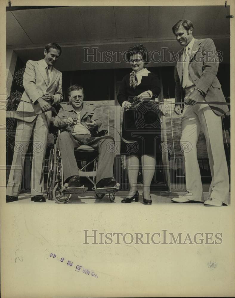 1975 Press Photo San Antonio mayor Lila Cockrell with Blair Reeves - sas18423- Historic Images