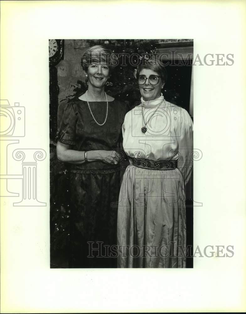 1987 Press Photo Nancy Dean, Chrissie Williamson, German Club Christmas tea- Historic Images