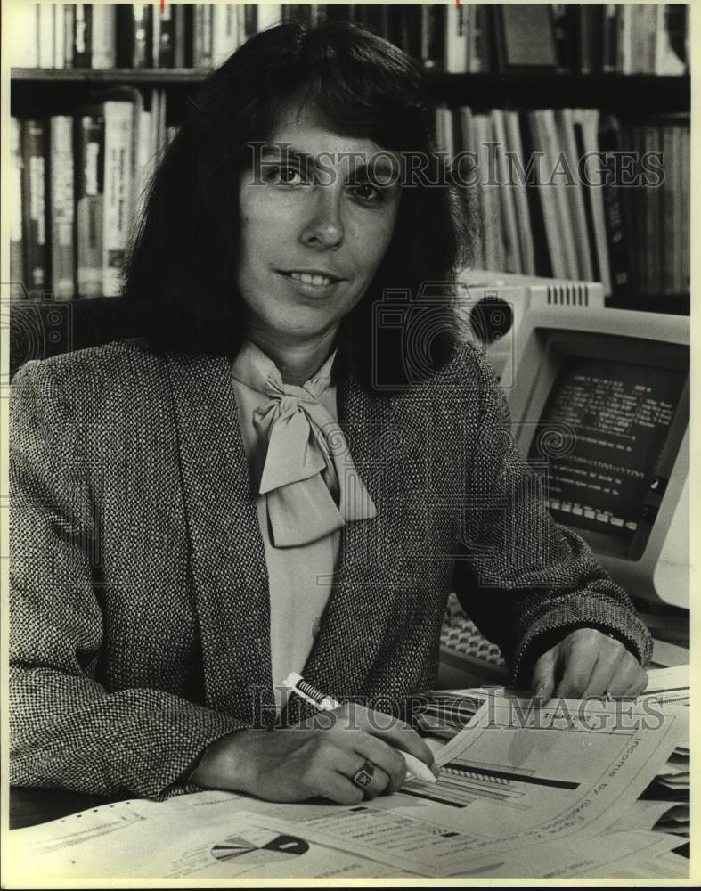 1985 Press Photo Lynda Y. del la Vina, Texas-San Antonio business faculty- Historic Images