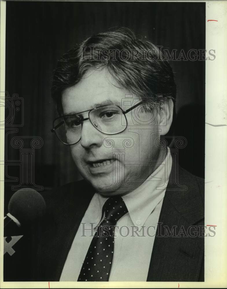 1985 Press Photo FBI agent Julian De La Rosa - sas18517- Historic Images