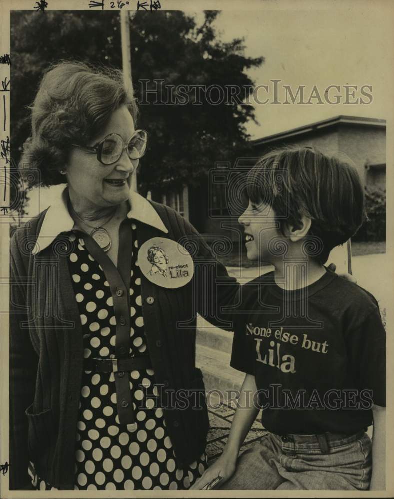 1977 Press Photo San Antonio mayor Lila Cockrell and supporter Jenny Robison- Historic Images