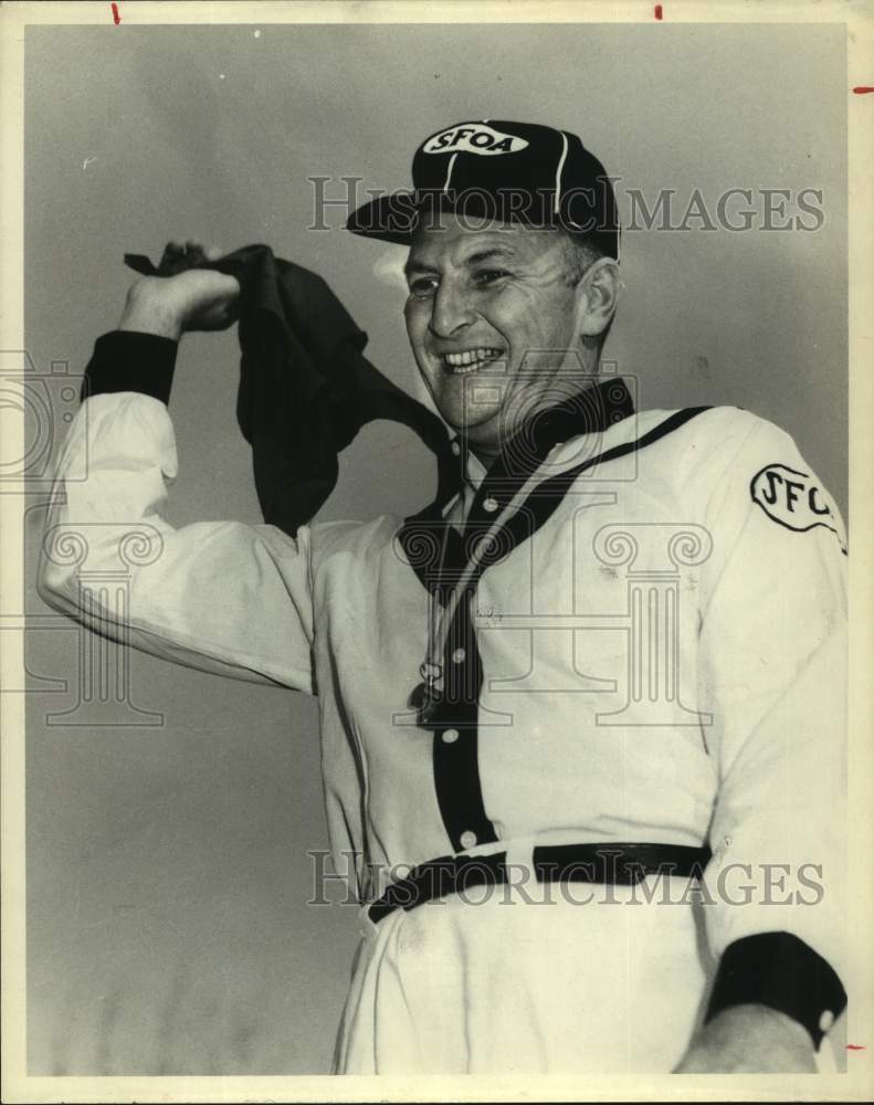 Press Photo Football official Walter Corrigan throws a flag - sas18566- Historic Images