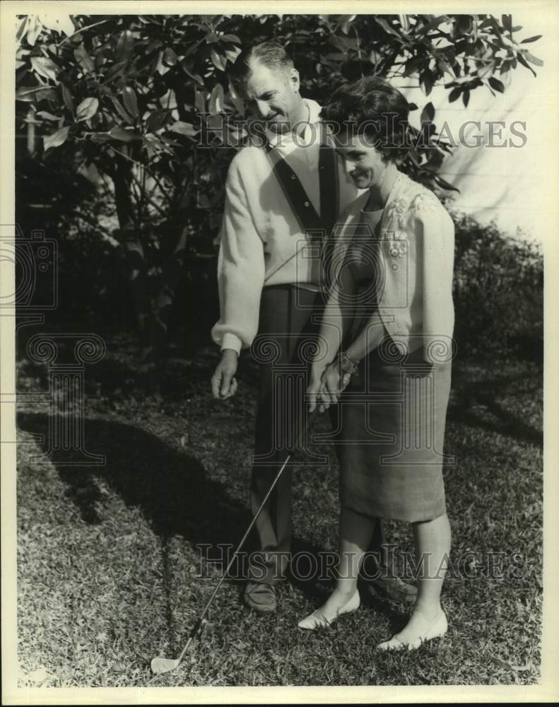 Press Photo Walter Corrigan with a woman swinging a golf club - sas18567- Historic Images