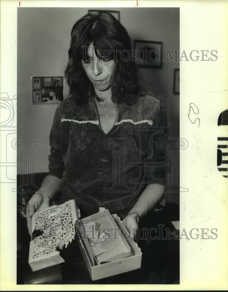 1988 Press Photo Charlene De Salme with first communion jewelry box - sas18586- Historic Images