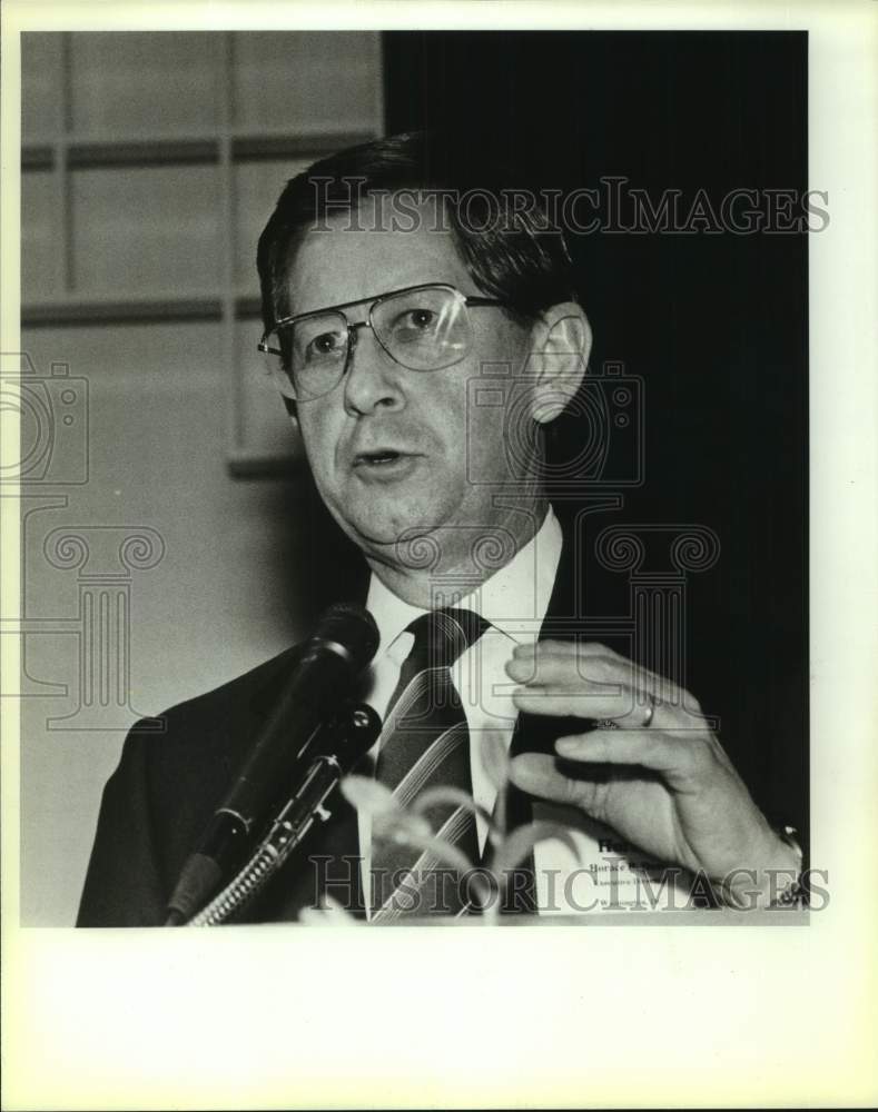 1990 Press Photo AARP exeutive director Horace Deats - sas18605- Historic Images