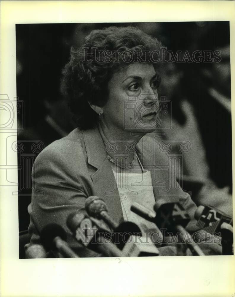 1986 Press Photo Ann Dees testifies in Austin, Texas - sas18612- Historic Images