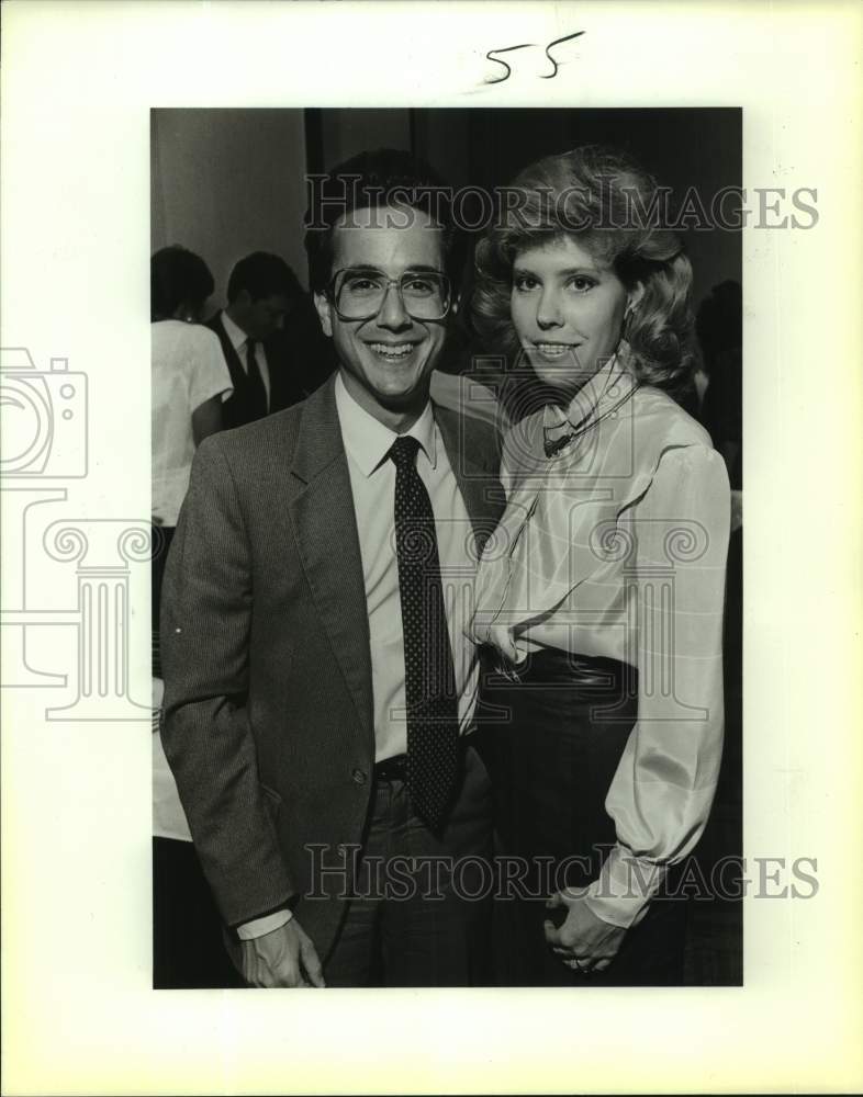 1987 Press Photo Jeff and Susan Deitch, Temple Bethel Passover Seder - sas18619- Historic Images