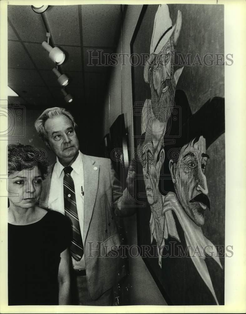 1987 Press Photo Sheriff Harlan Copeland and jail art director Nivia Gonzales- Historic Images