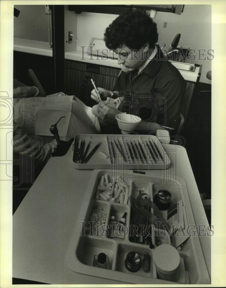 1985 Press Photo Dentist Dr. John Covert - sas18708- Historic Images