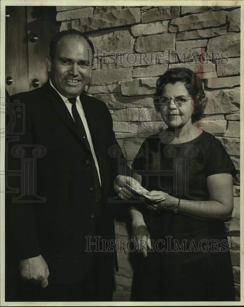 1963 Press Photo J.C. Cooley, $500 winner - sas18753- Historic Images
