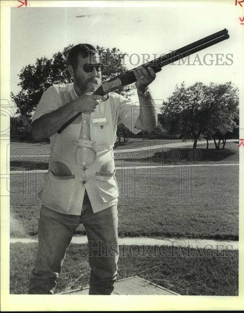 1988 Press Photo National Gun Club operator Jim Cook - sas18756- Historic Images