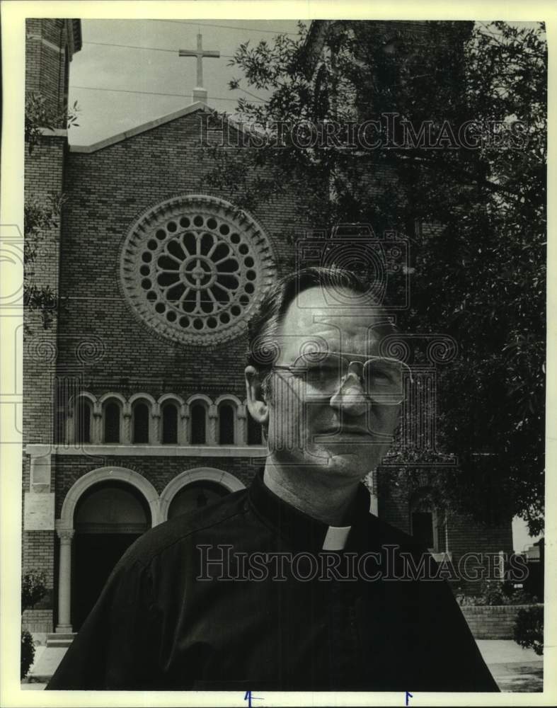 1987 Press Photo Father Jim Conway, St. Partrick&#39;s Catholic Church - sas18770- Historic Images