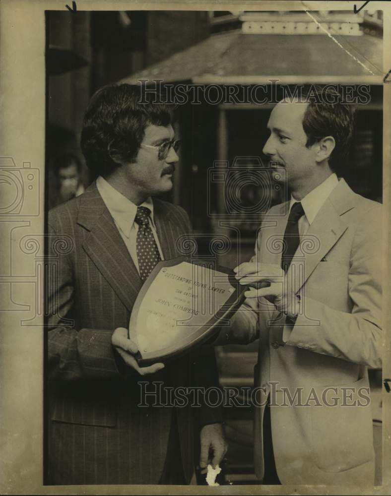 1977 Press Photo Attorney John Compere and Jeff Wentworth - sas18795- Historic Images