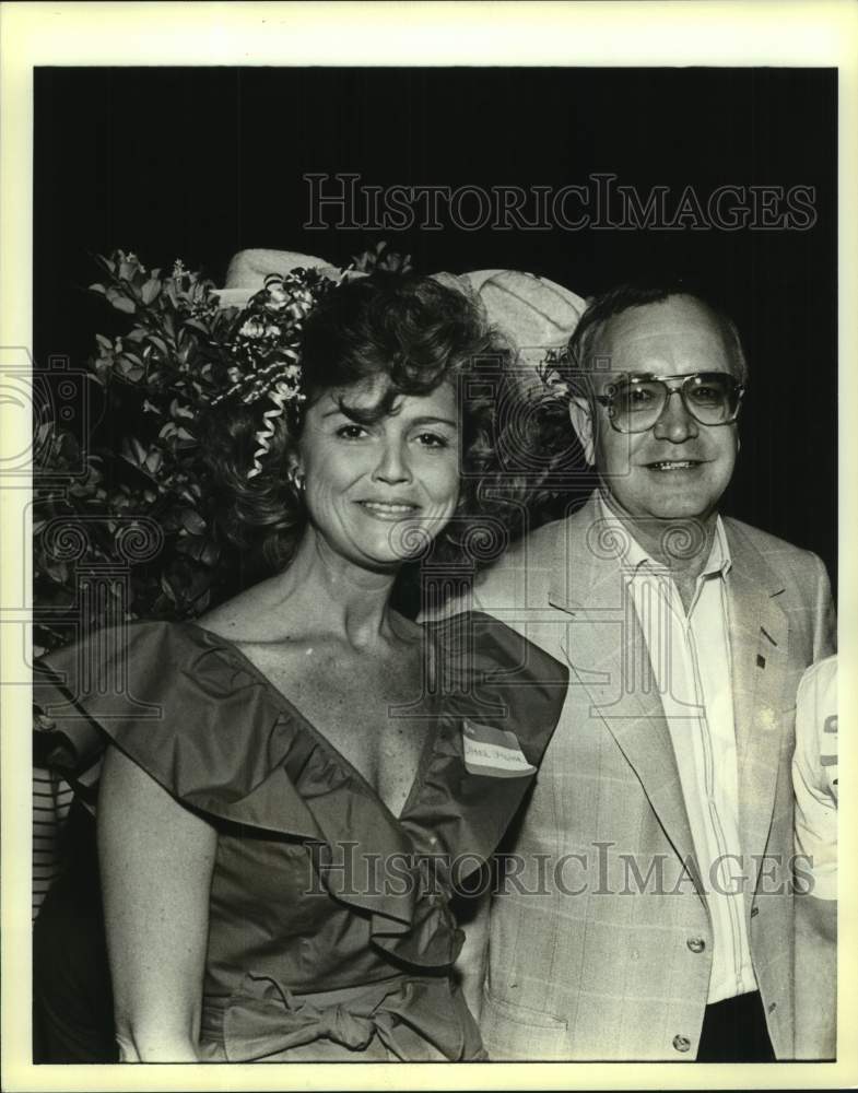 1988 Press Photo Dianne Vaughan, Jim Coln, AT&T post parade fiesta - sas18828- Historic Images