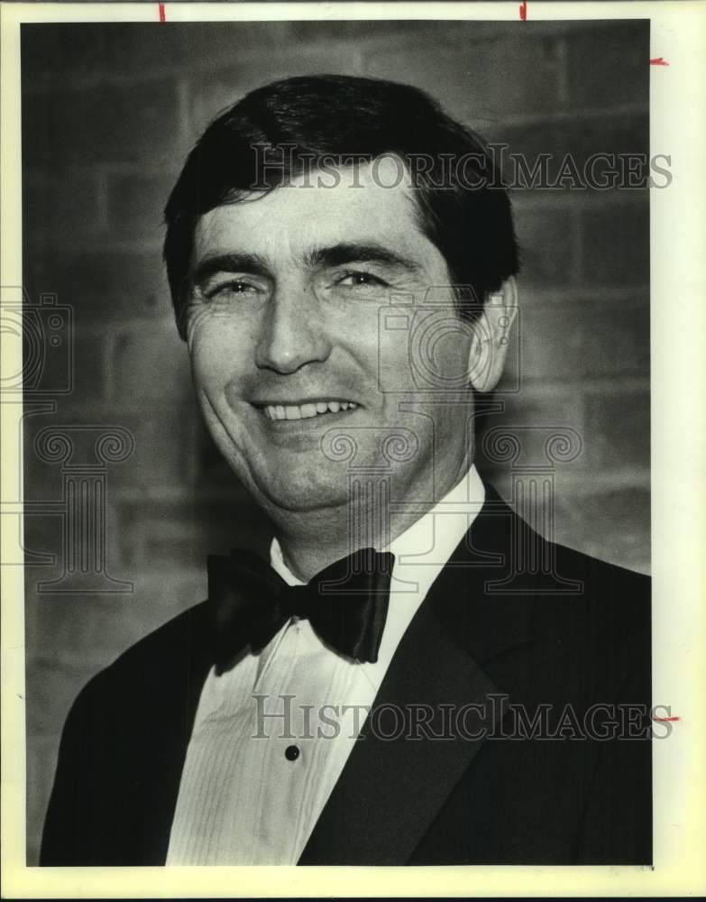 1983 Press Photo St. Mary's Hall headmaster Michael Collins, Lebanese Fest- Historic Images