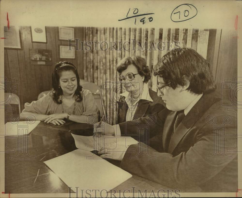 1979 Press Photo Patricia M. Vasquez, Mayor Lila Cockrell & George B. Hernandez- Historic Images