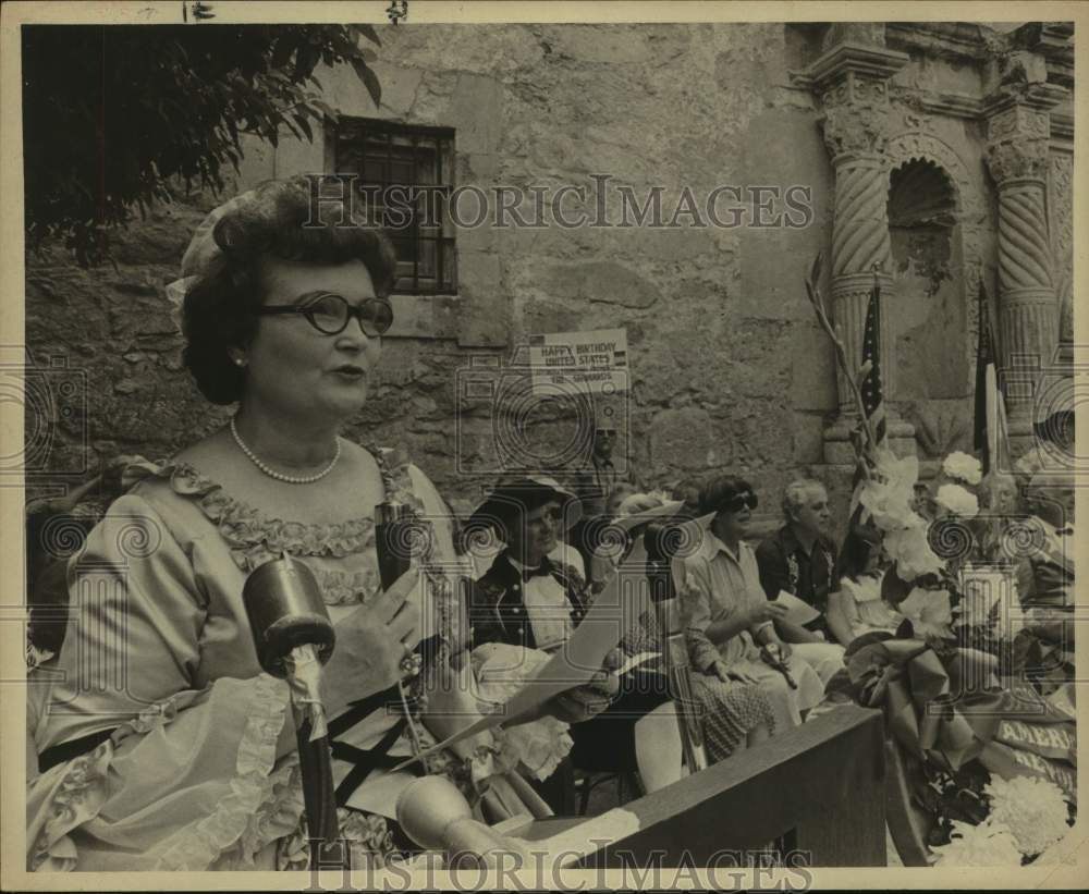 1976 Press Photo Mayor Lila Cockrell &amp; Others, US Bicentennial, The Alamo- Historic Images