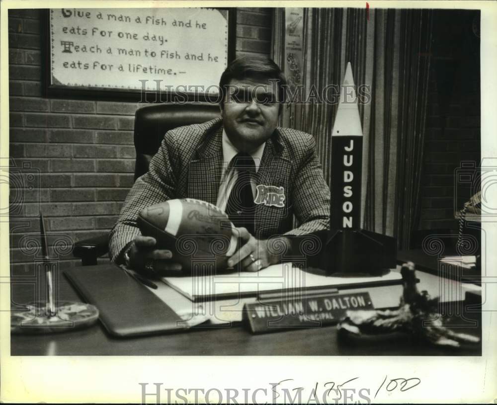 1983 Press Photo Judson High School Principal William Dalton - sas18949- Historic Images