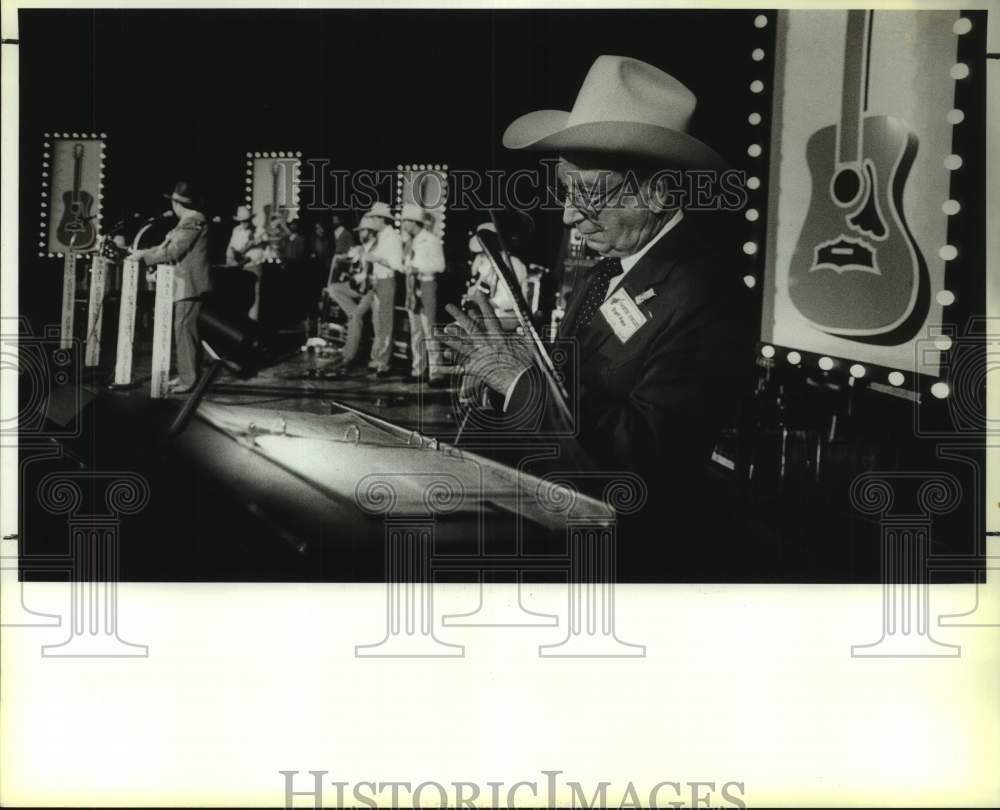 1988 Press Photo Emcee Bill Cudabac, Country Jubilee Radio Program - sas18981- Historic Images