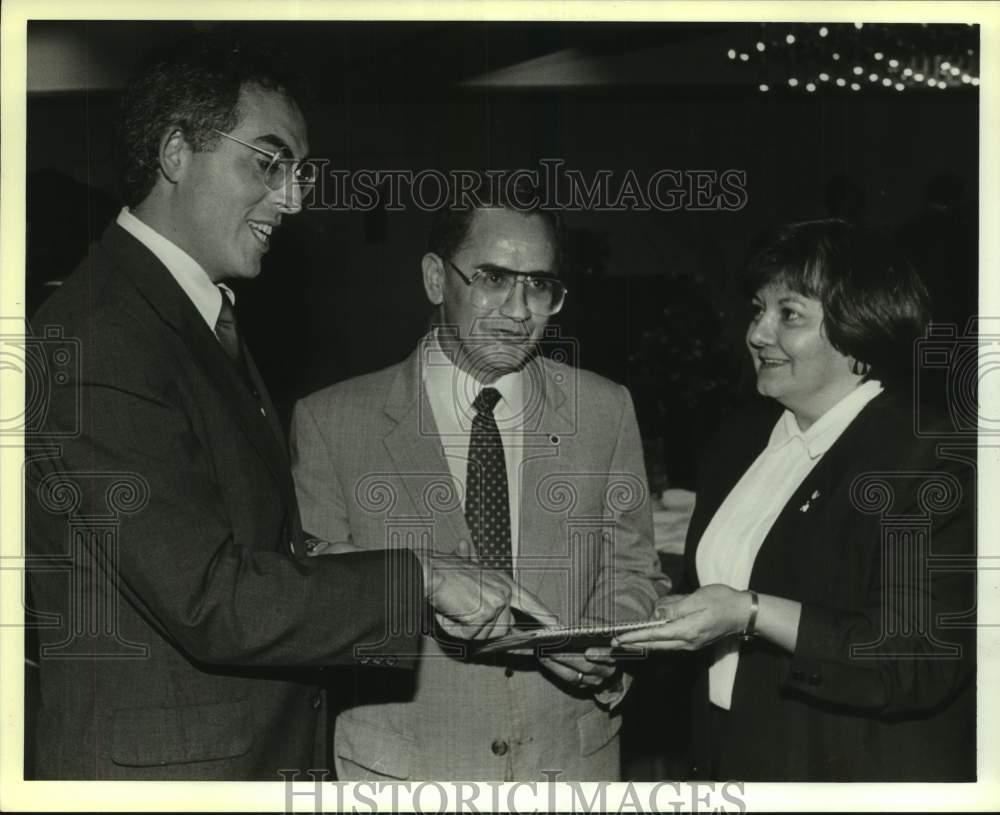 1988 Press Photo Fred W. Alvarez, Charlie Cuellar & Betty Salvatierra- Historic Images