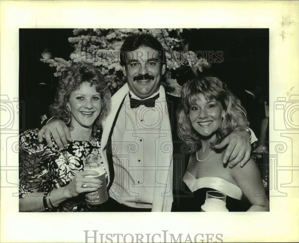 1986 Press Photo San Antonio Country Club Christmas Cotillion Attendees- Historic Images