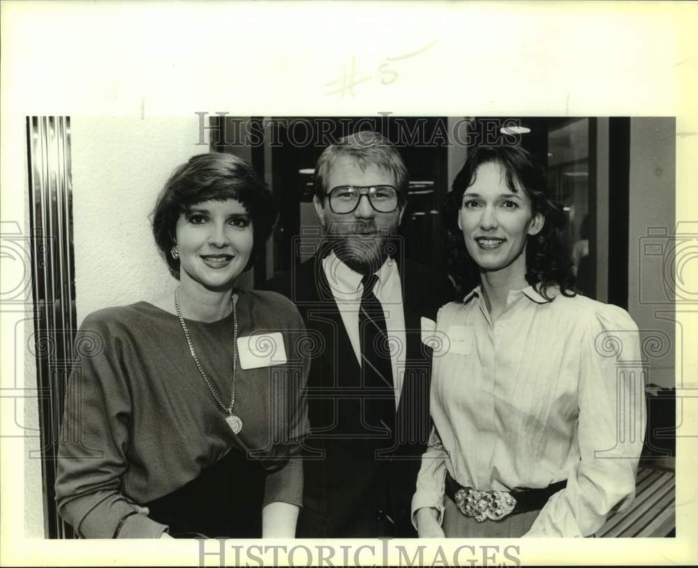 1987 Press Photo Mary Ann Stevens & Wayne & Pam Curtis at President's Club- Historic Images