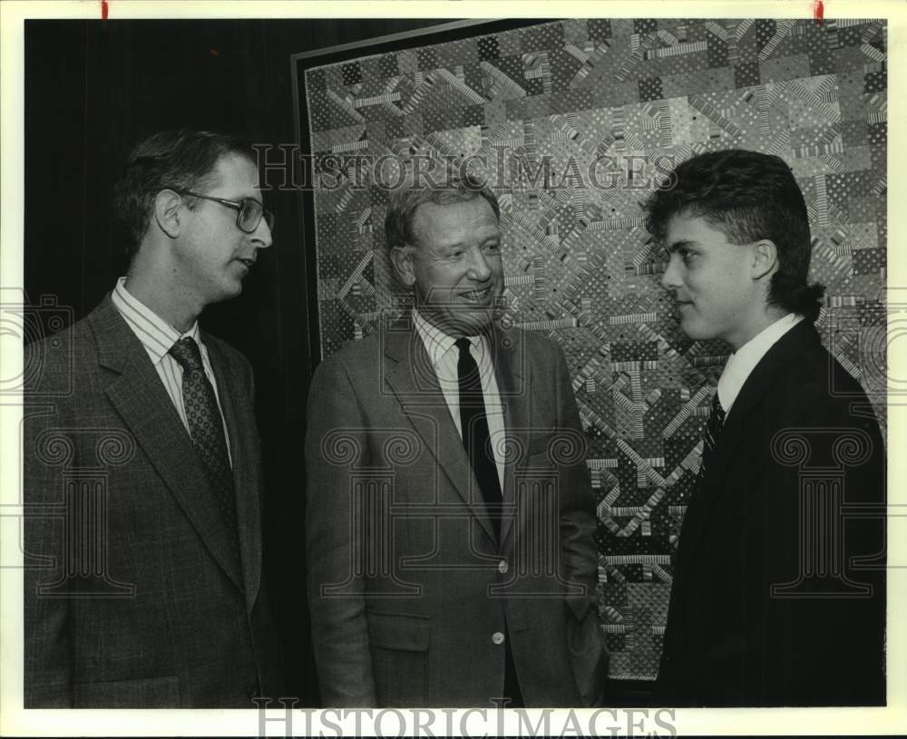 1989 Press Photo Friends of University of Texas San Antonio Present Scholarship- Historic Images