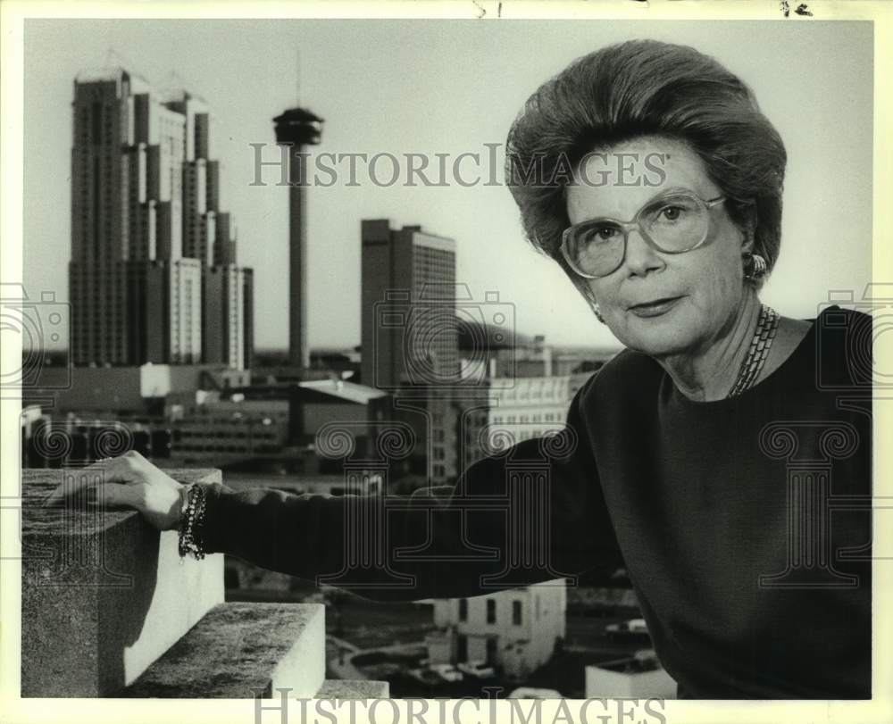 1989 Press Photo Blair Corning on the 8th Floor E-N Building - sas19091- Historic Images