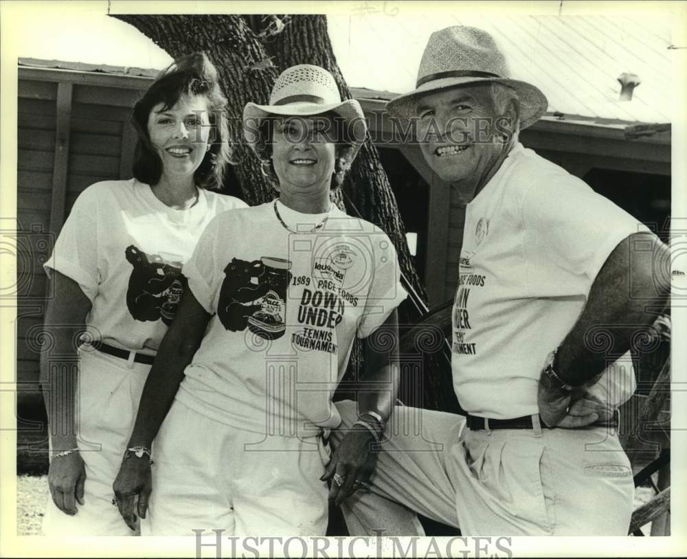 1988 Press Photo Kathy Wade &amp; Rosemary &amp; Ezra Corley at Leukemia Society Benefit- Historic Images