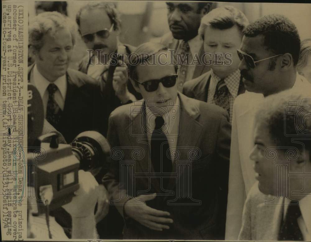 1974 Press Photo John Dean Surrenders at U.S. District Court, Washington D.C.- Historic Images