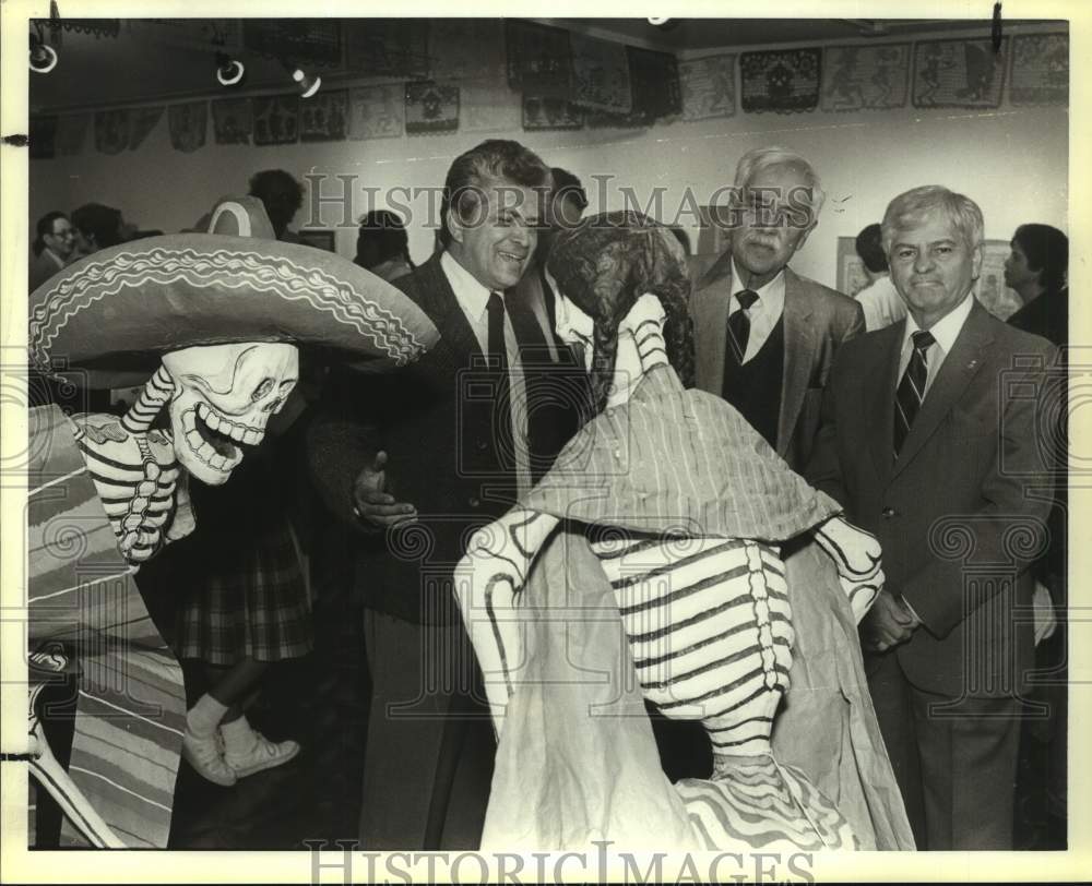 1988 Press Photo Dia de los Muerto Party Attendees at Mexican Cultural Institute- Historic Images