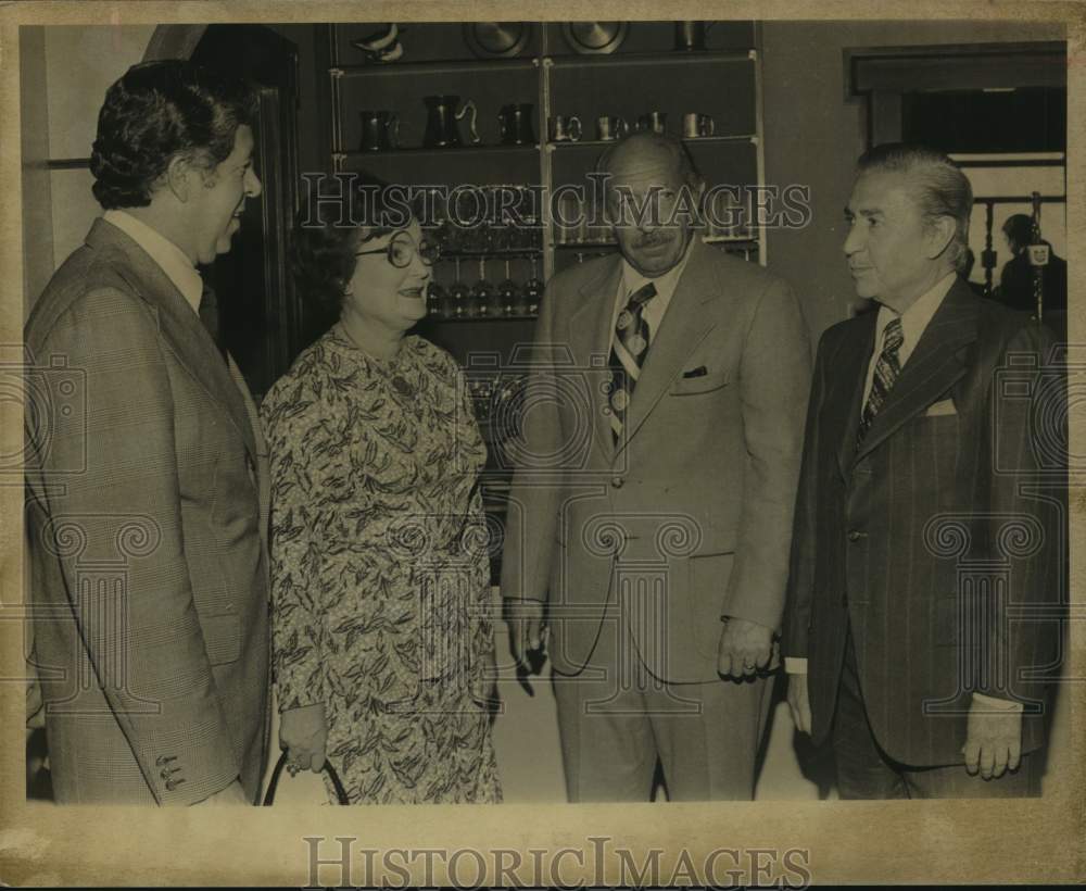 1976 Press Photo Mexican Senators with San Antonio Mayor Lila Cockrell- Historic Images