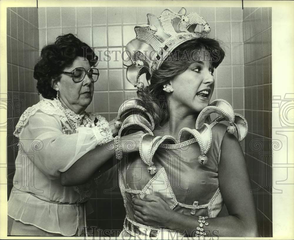 1984 Press Photo A Woman Helps Carmelina de la Maza with Her Costume - sas19144- Historic Images