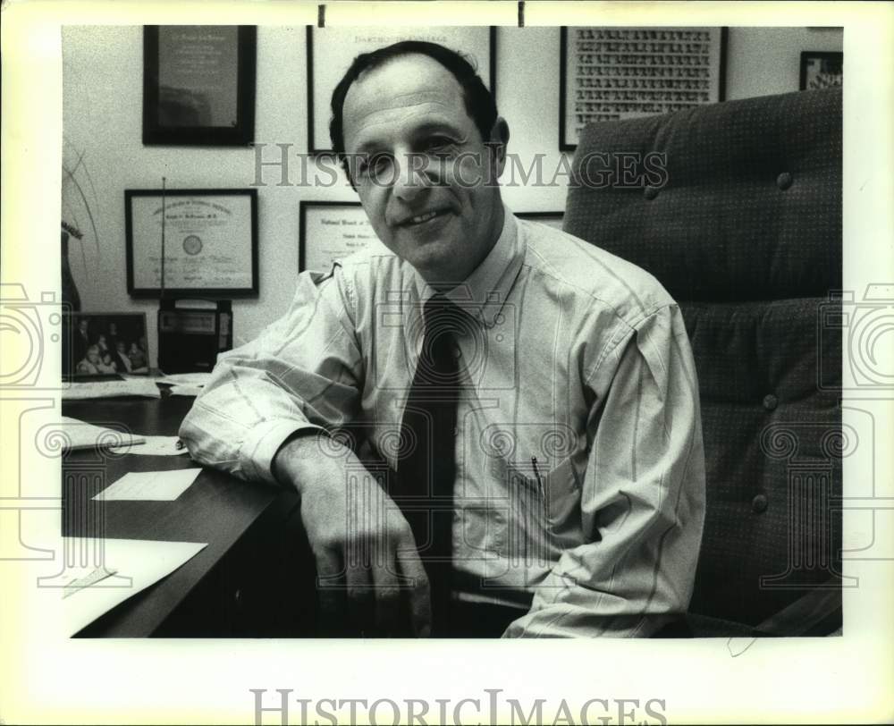 1990 Press Photo Dr. Ralph DeFronzo of University of Texas Health Science- Historic Images