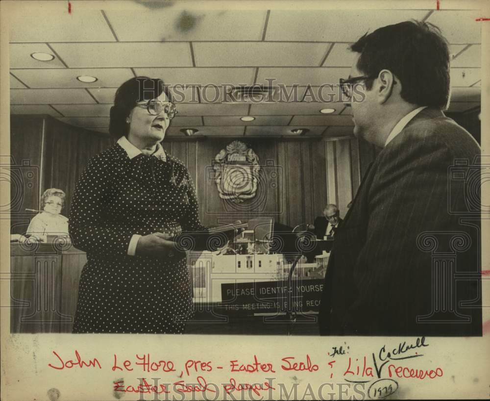 1979 Press Photo Lila Cockrell Receives Easter Seal Plaque from John LeHore- Historic Images