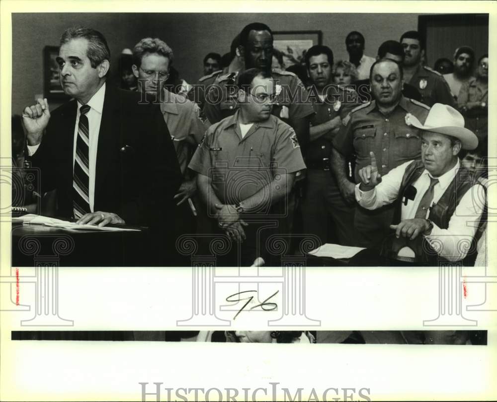 1985 Press Photo Sheriff Harlon Copeland Objects to Candidate Charles Rodriguez- Historic Images