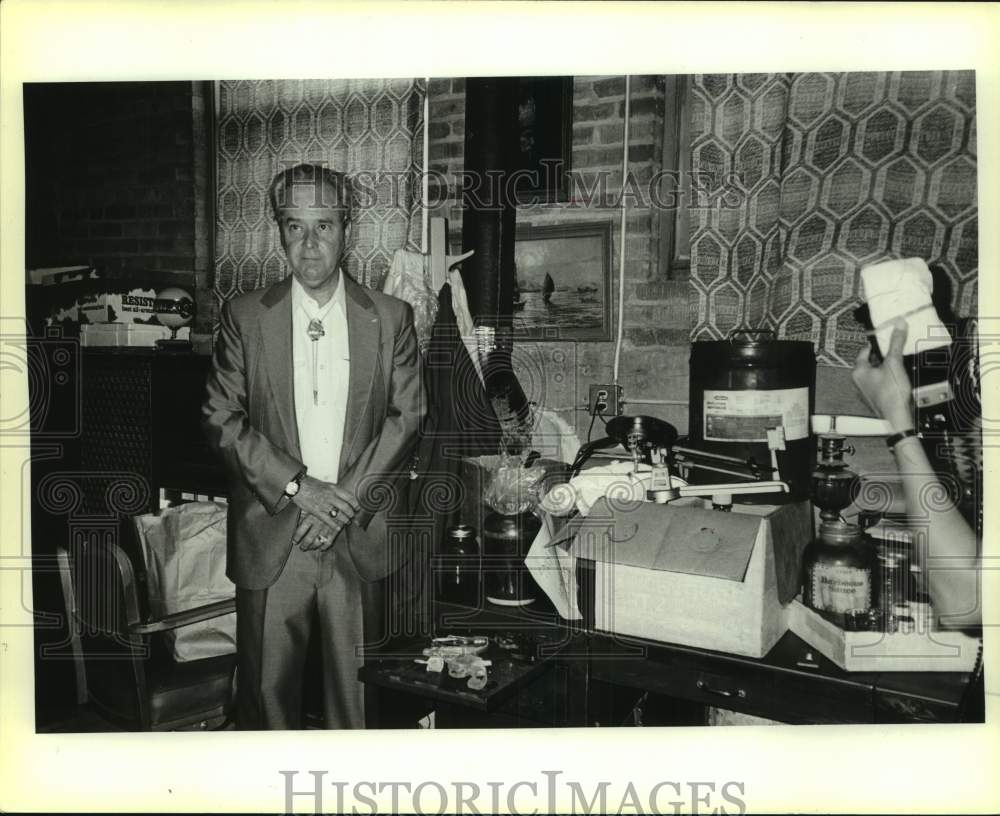 1985 Press Photo Sheriff Harlon Copeland with Drug Arrest Evidence - sas19218- Historic Images