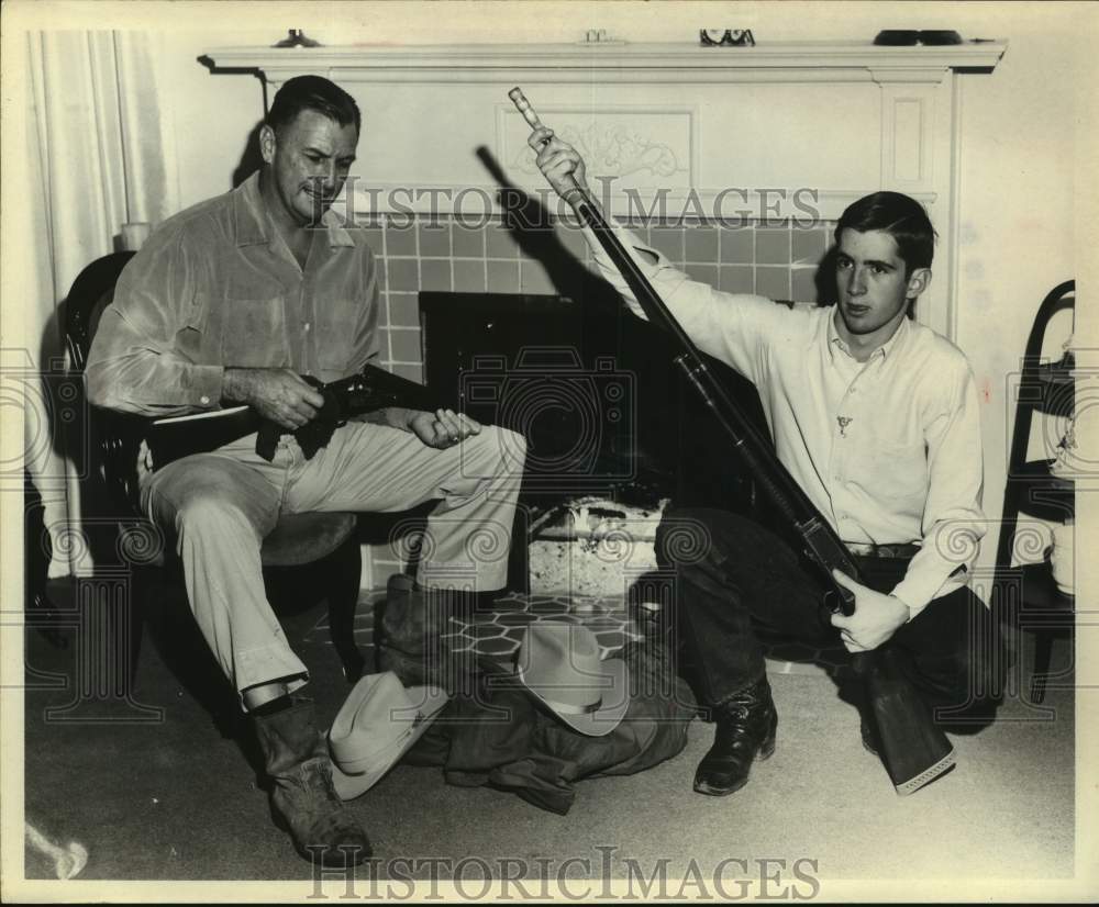 1965 Press Photo Walter Corrigan &amp; Son with Rifles in Front of Fireplace- Historic Images