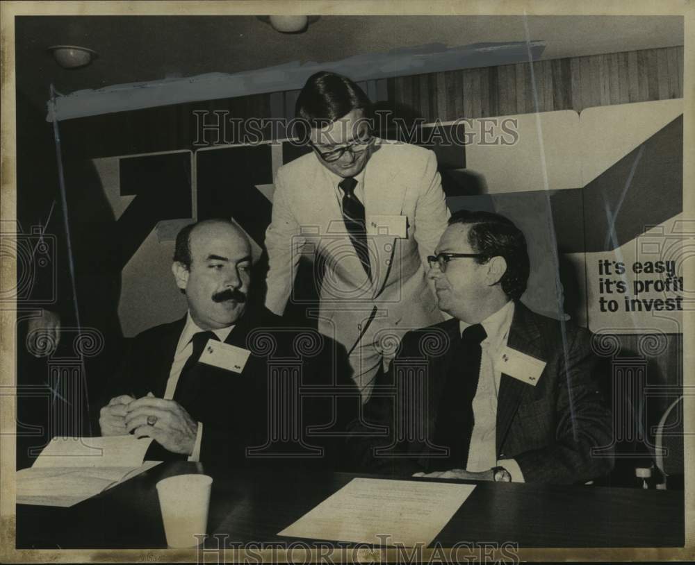 1975 Press Photo Juan Jose de Olloqui, Richard J. Mason &amp; Carlos Lillo- Historic Images