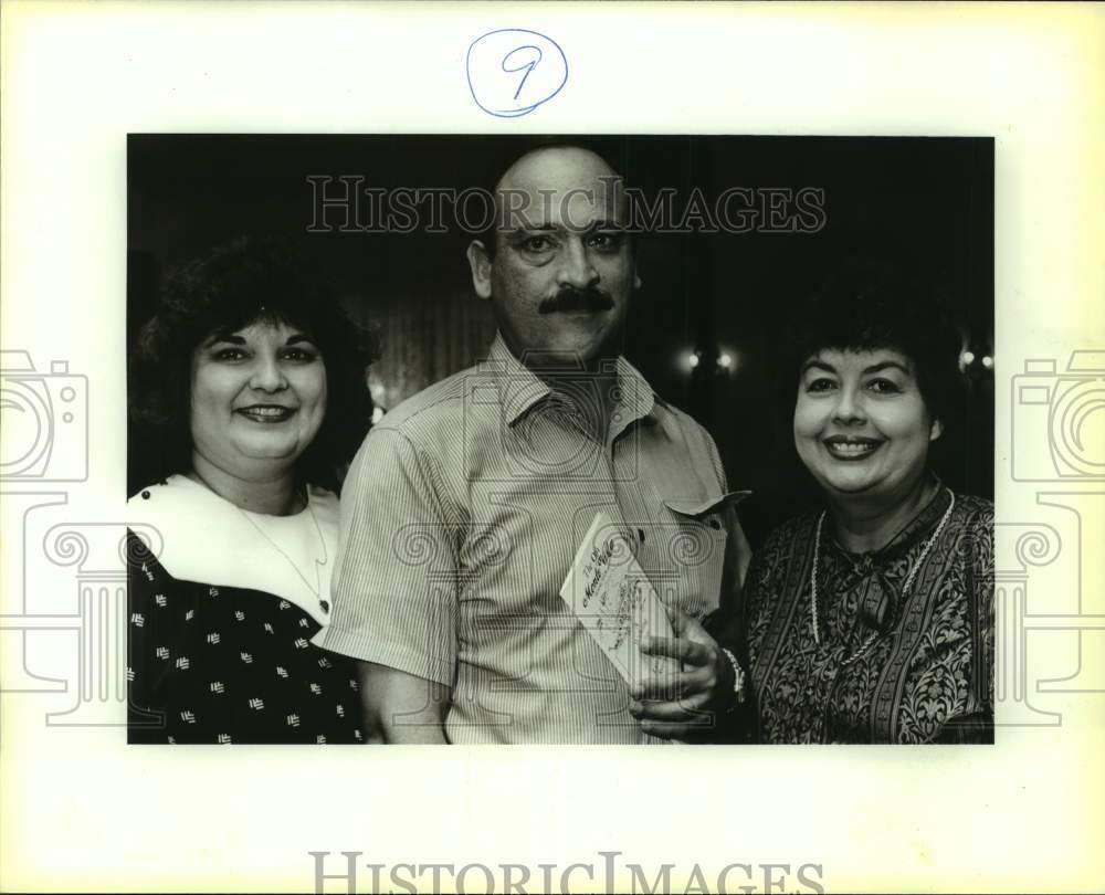 1987 Press Photo Gracie & Conrad De Leon & Alpha Bragg at House Tour - sas19269- Historic Images