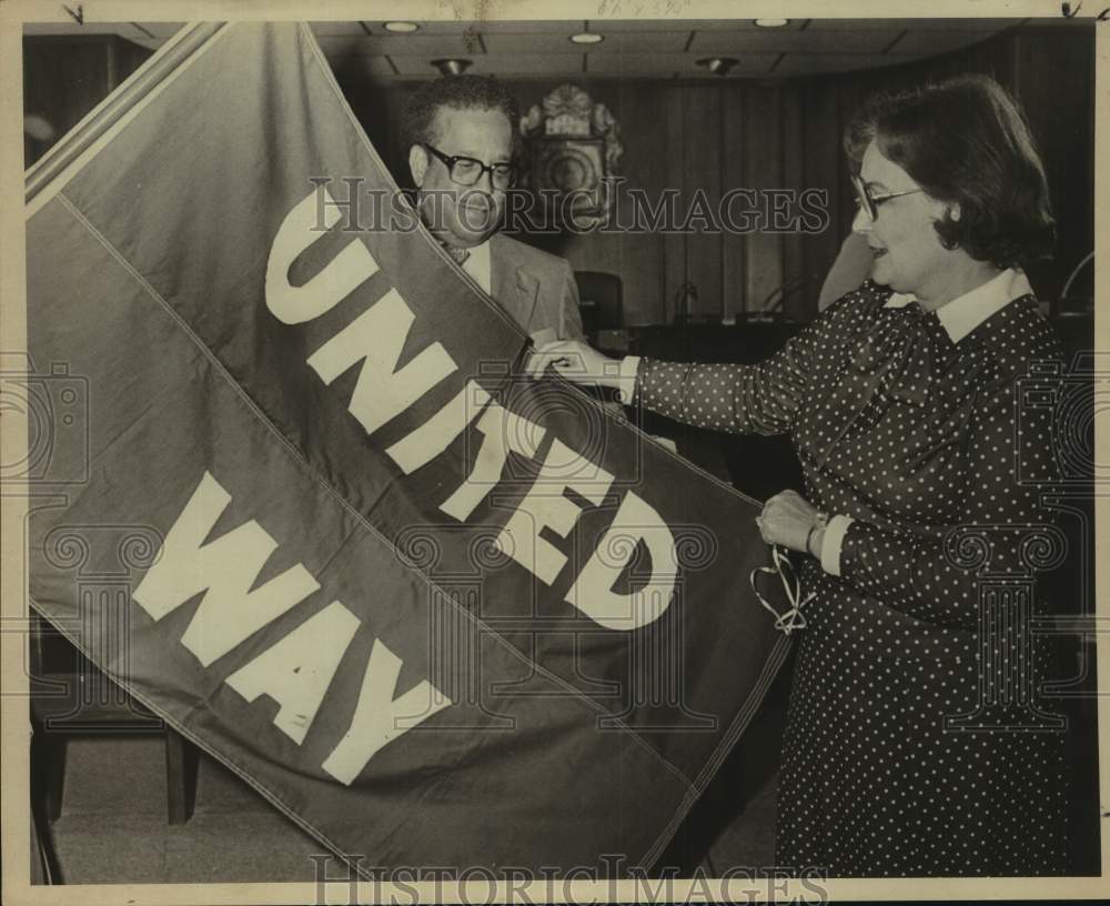 1978 Press Photo Reverend Claude Black, Mayor Lila Cockrell &amp; United Way Flag- Historic Images