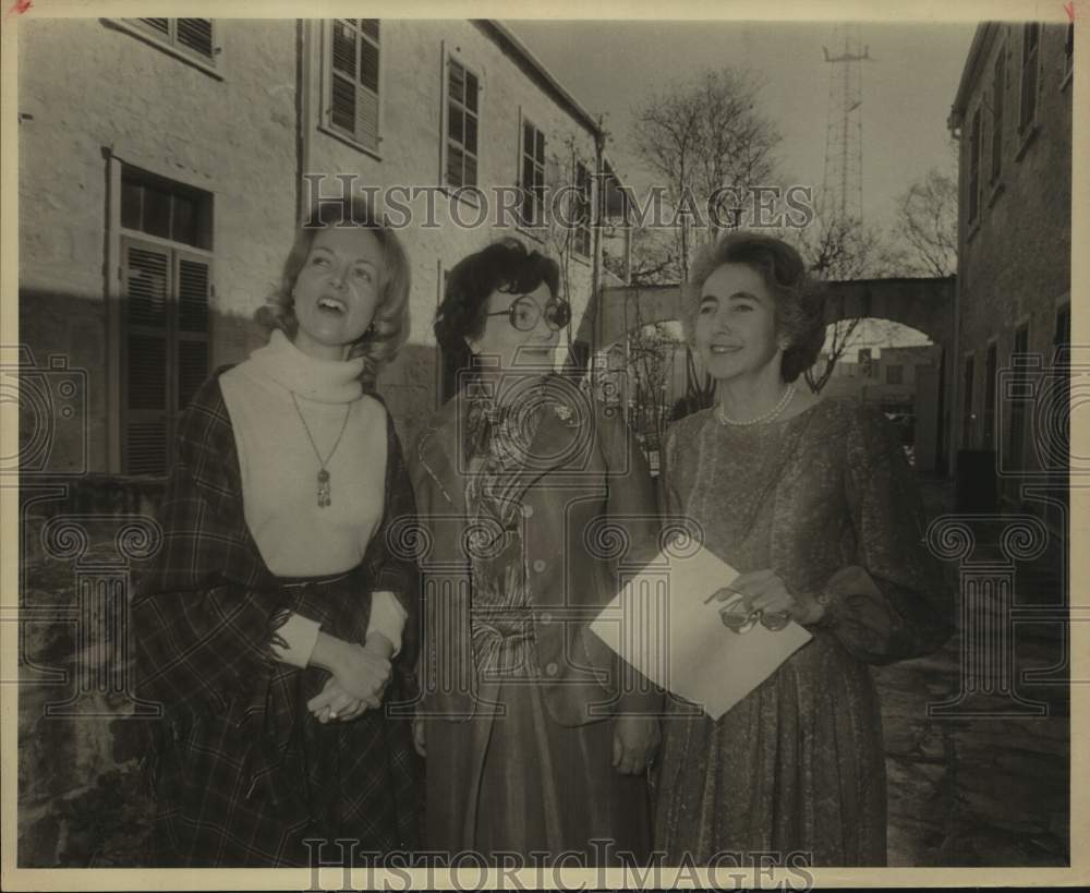 1978 Press Photo Meg Meguire, Lila Cockrell & Maggie Sanders at Craft Center- Historic Images
